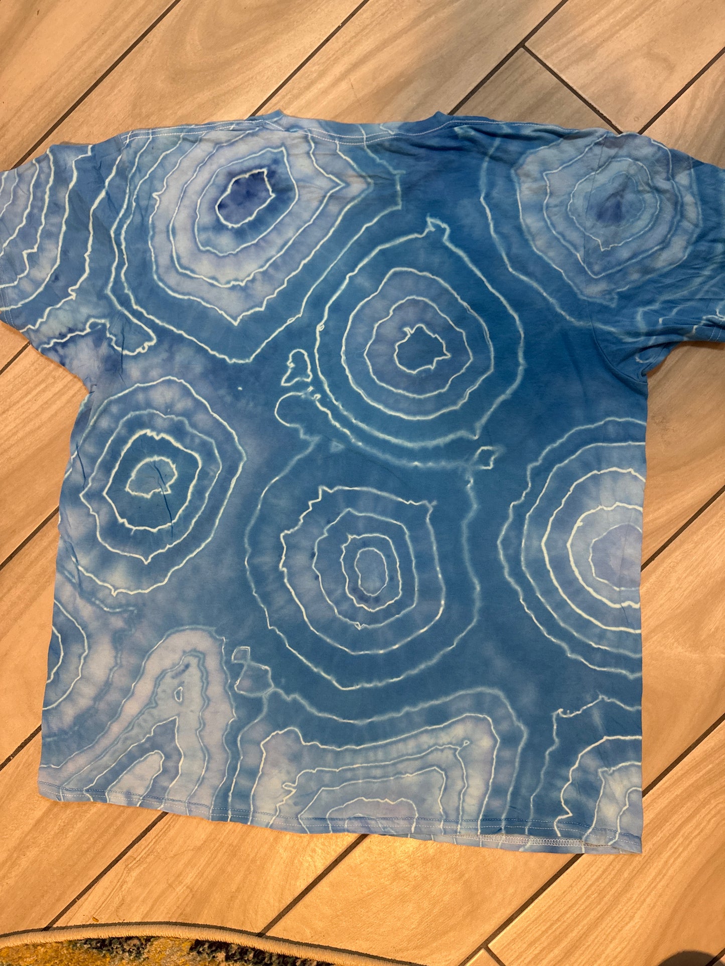 One color geode with split