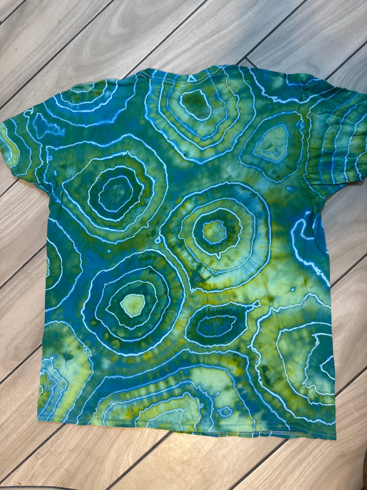One color geode with split