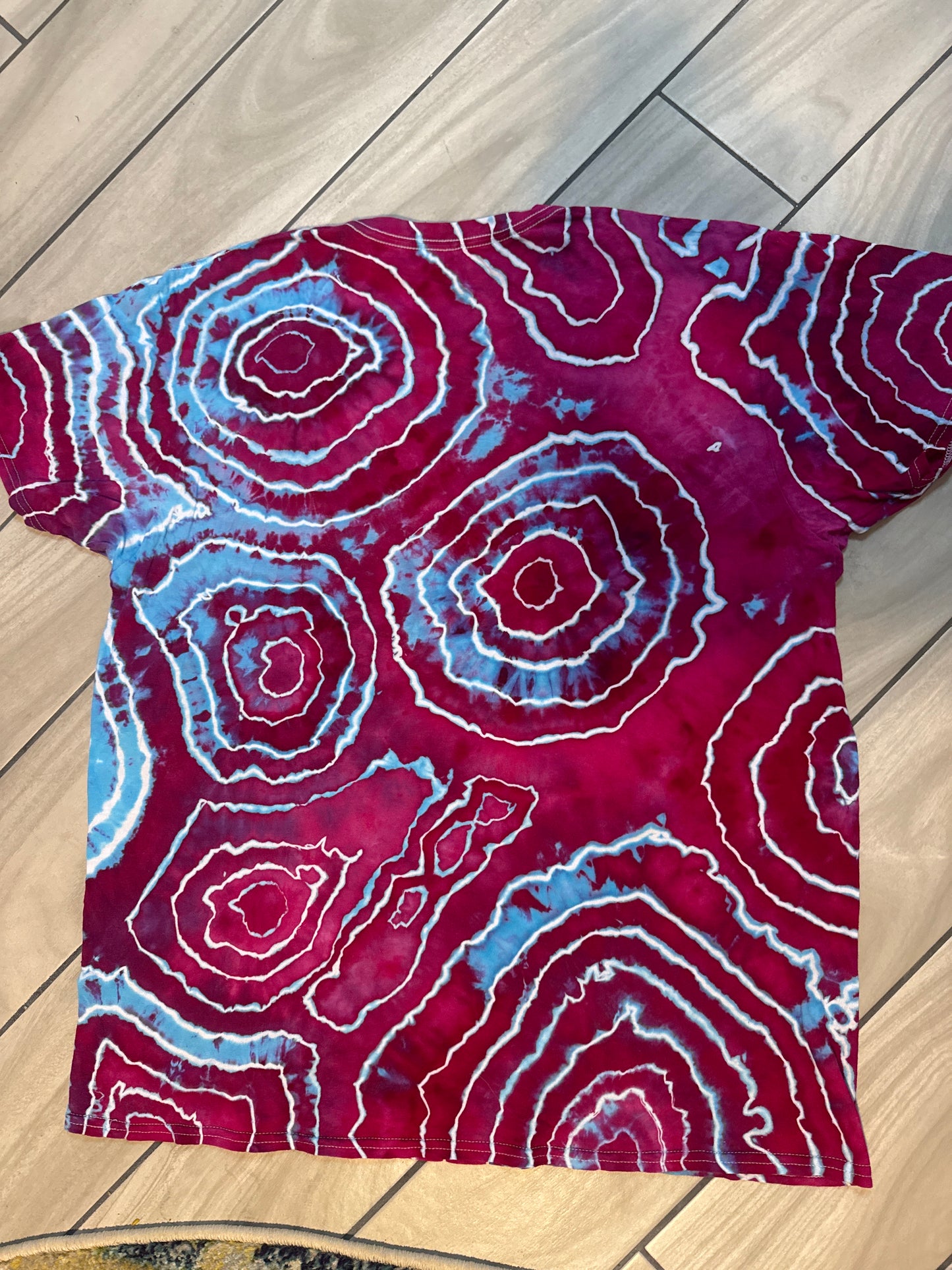 One color geode that split