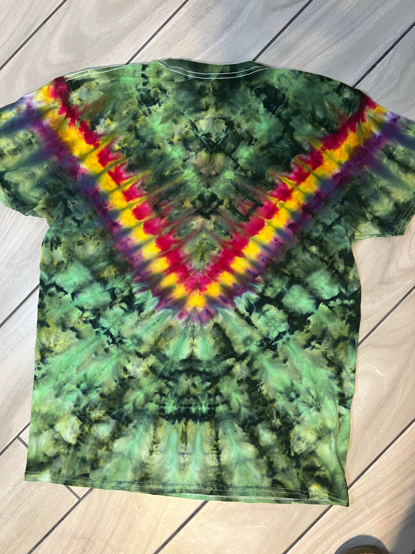 “V” tie dye