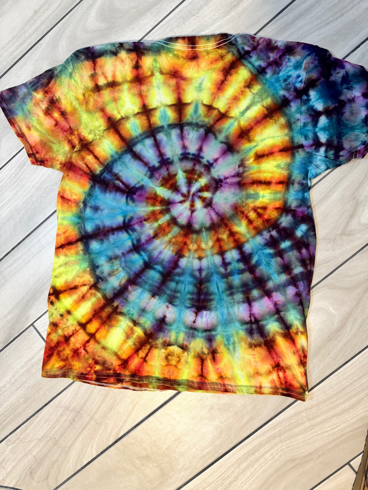 Ice spiral with color splits